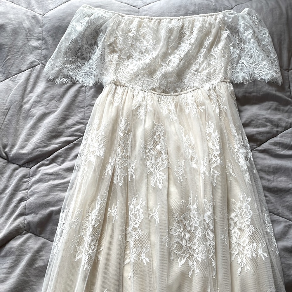 Baltic Born off shoulder white lace dress with cream under lining. Size Large.